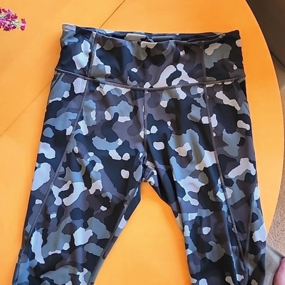 Athleta Pants - Set of 2, Athleta Camo Tights 7/8 length